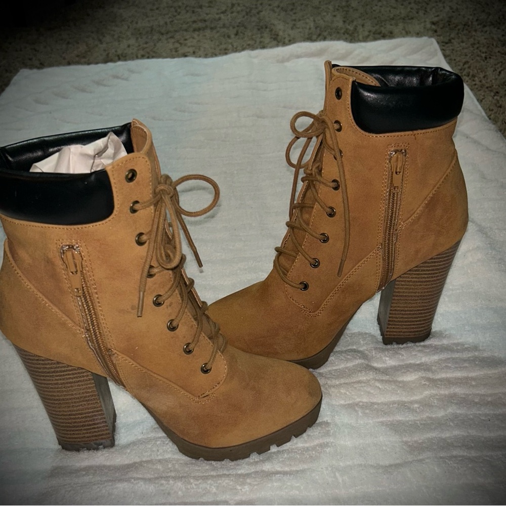 Charlotte Russe Heel Boots Size 8